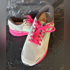 Brooks Ghost 14 Light Tennis Shoes, Size 8.5